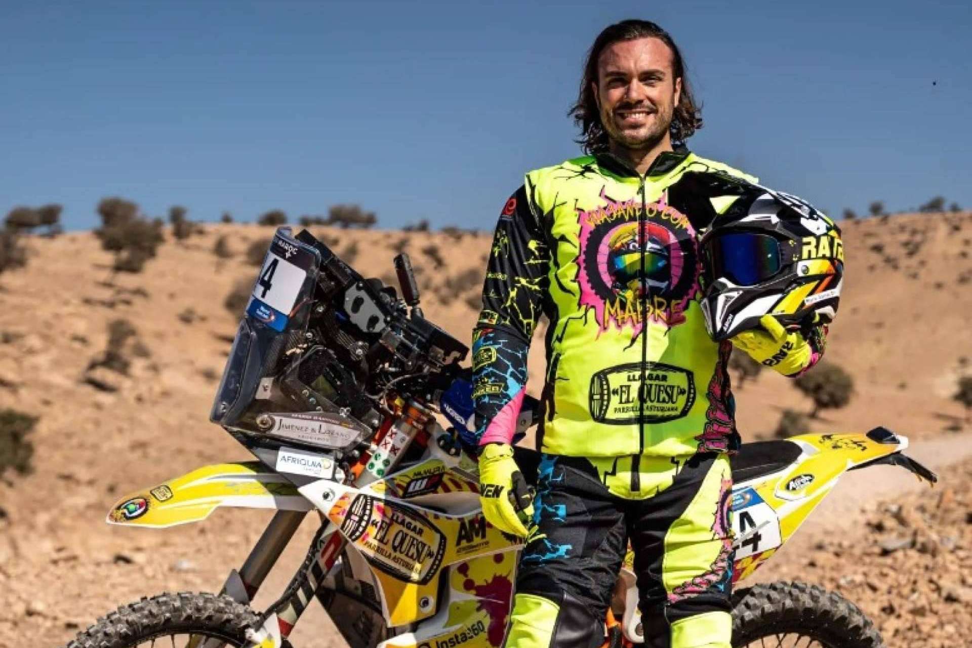 ADHESIVOSEMBARRADOS dispone de pantalón y camiseta personalizada para motocross