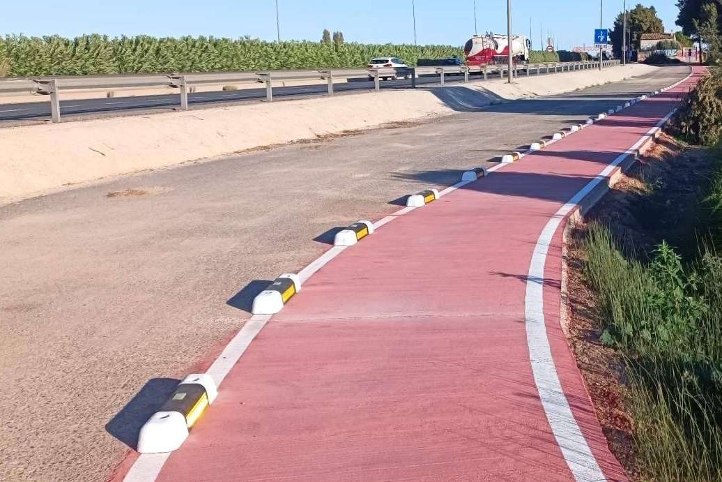 Los separadores de carril bici fotoluminiscentes de Abadecom son una alternativa segura, eficiente y duradera