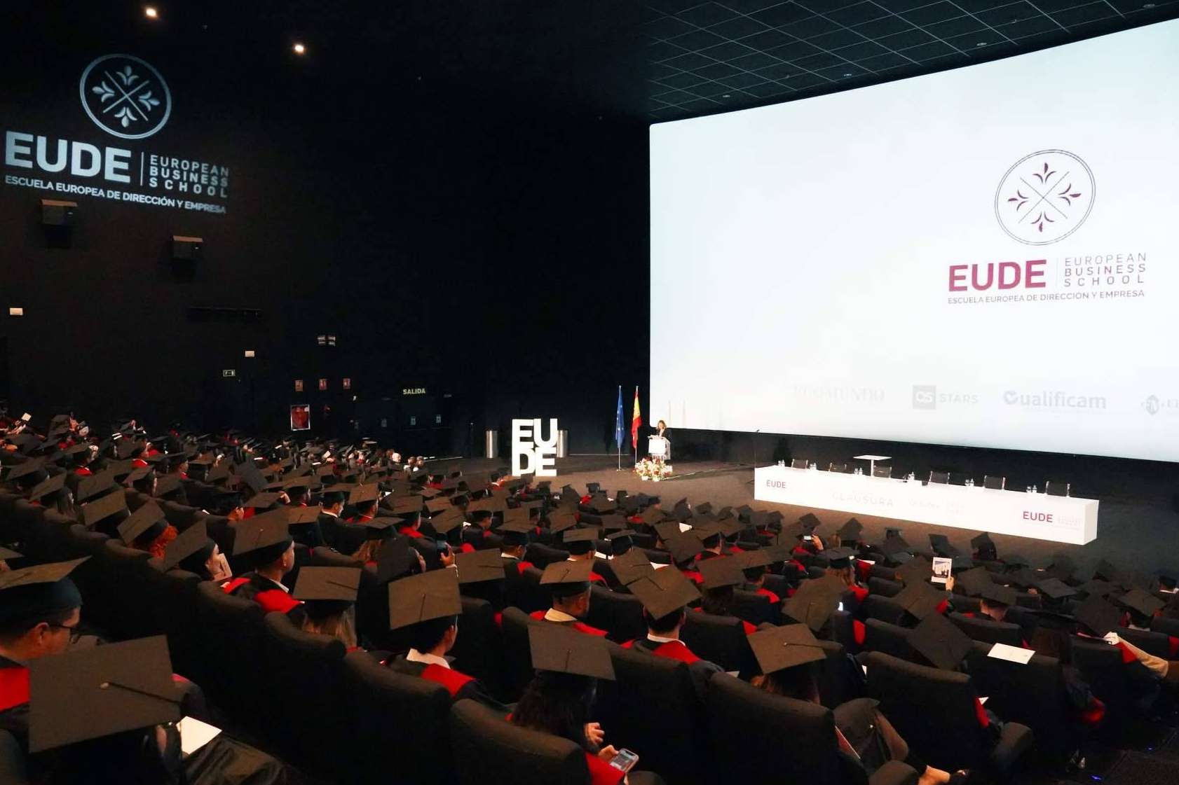 Más de 400 alumnos de 25 nacionalidades reciben su título de Máster de EUDE Business School 