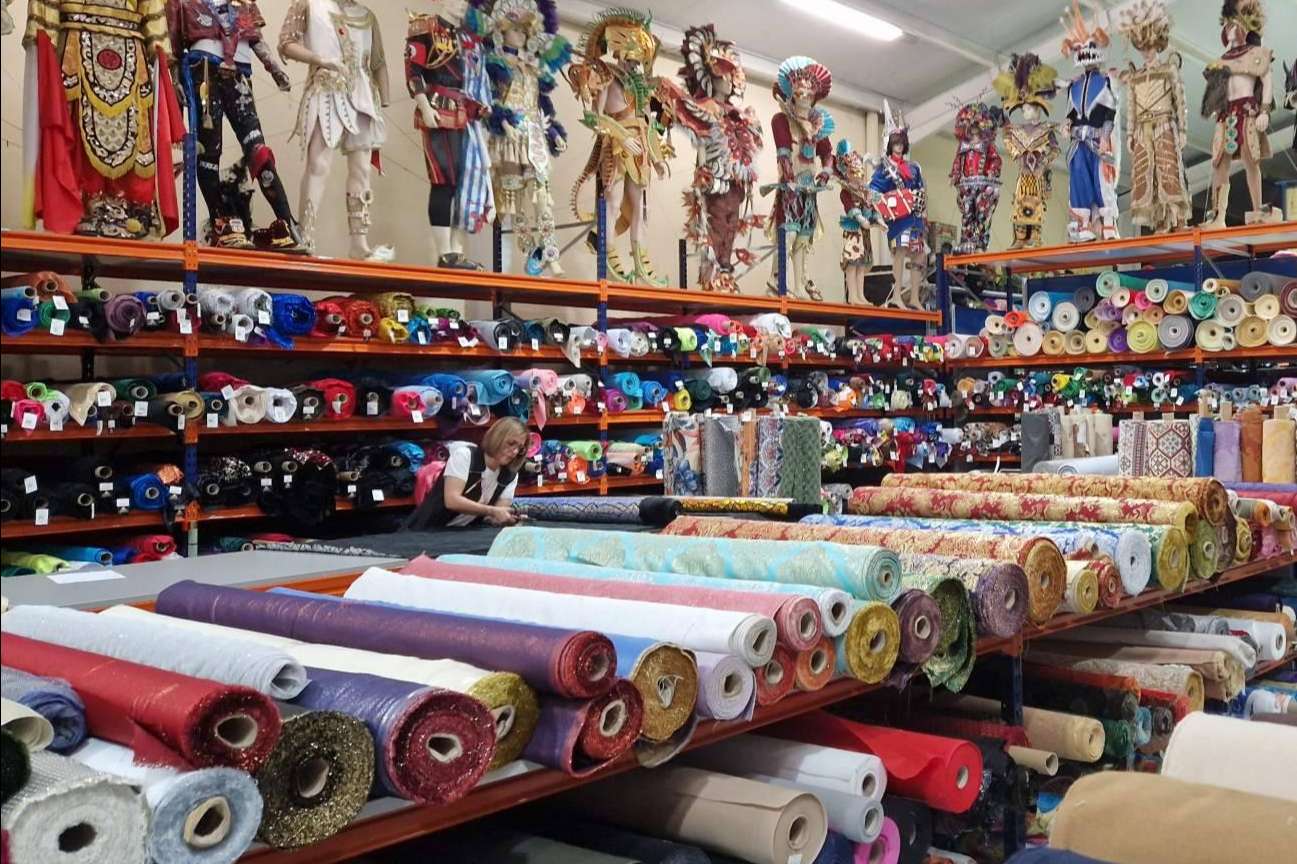 Almacenes Casa Ángel, miles de tejidos y mercería especializada en el Carnaval y la fiesta