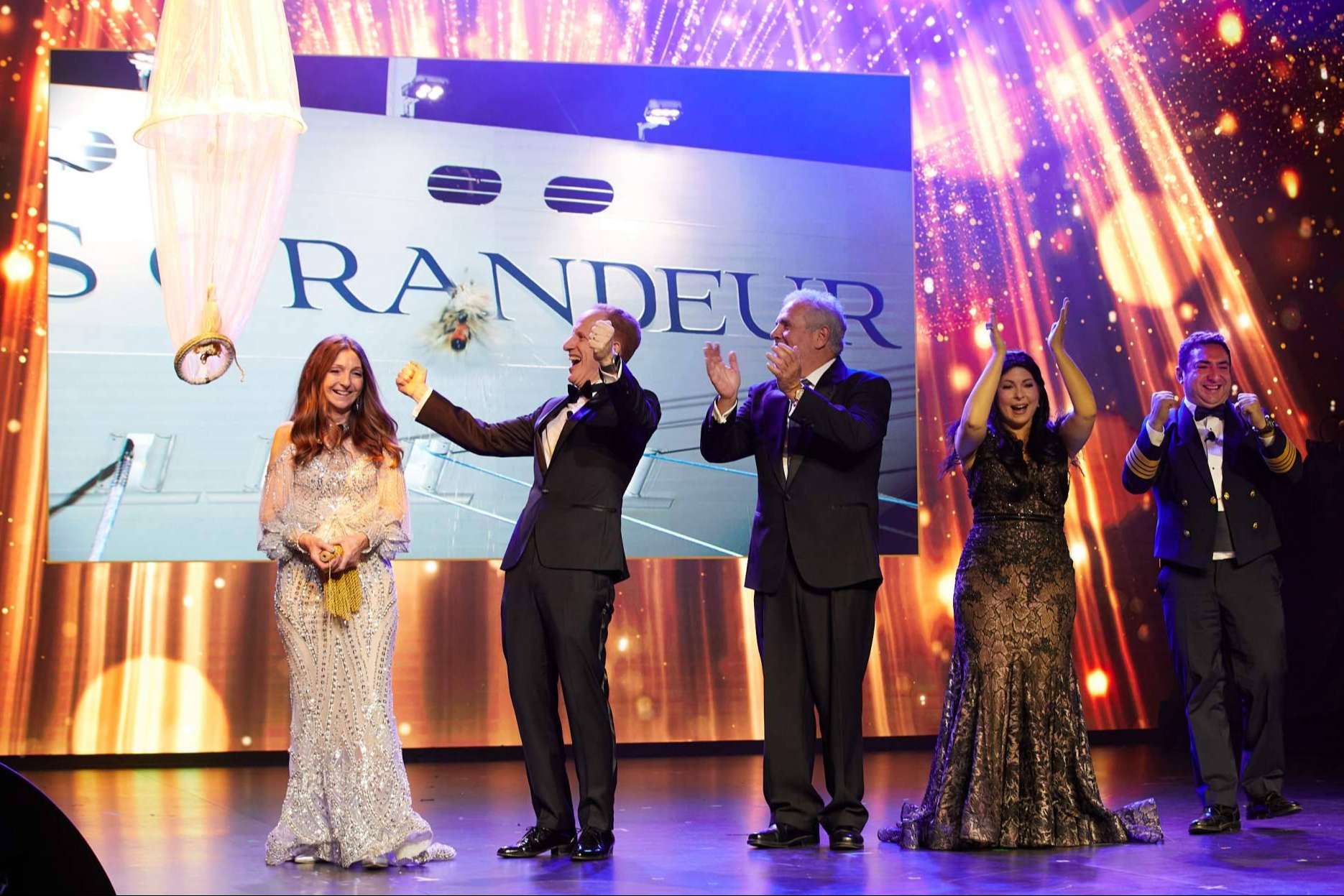 El bautizo del nuevo barco de Regent, Seven Seas Grandeur, incluye la presentación del primer huevo de Fabergé en el mar