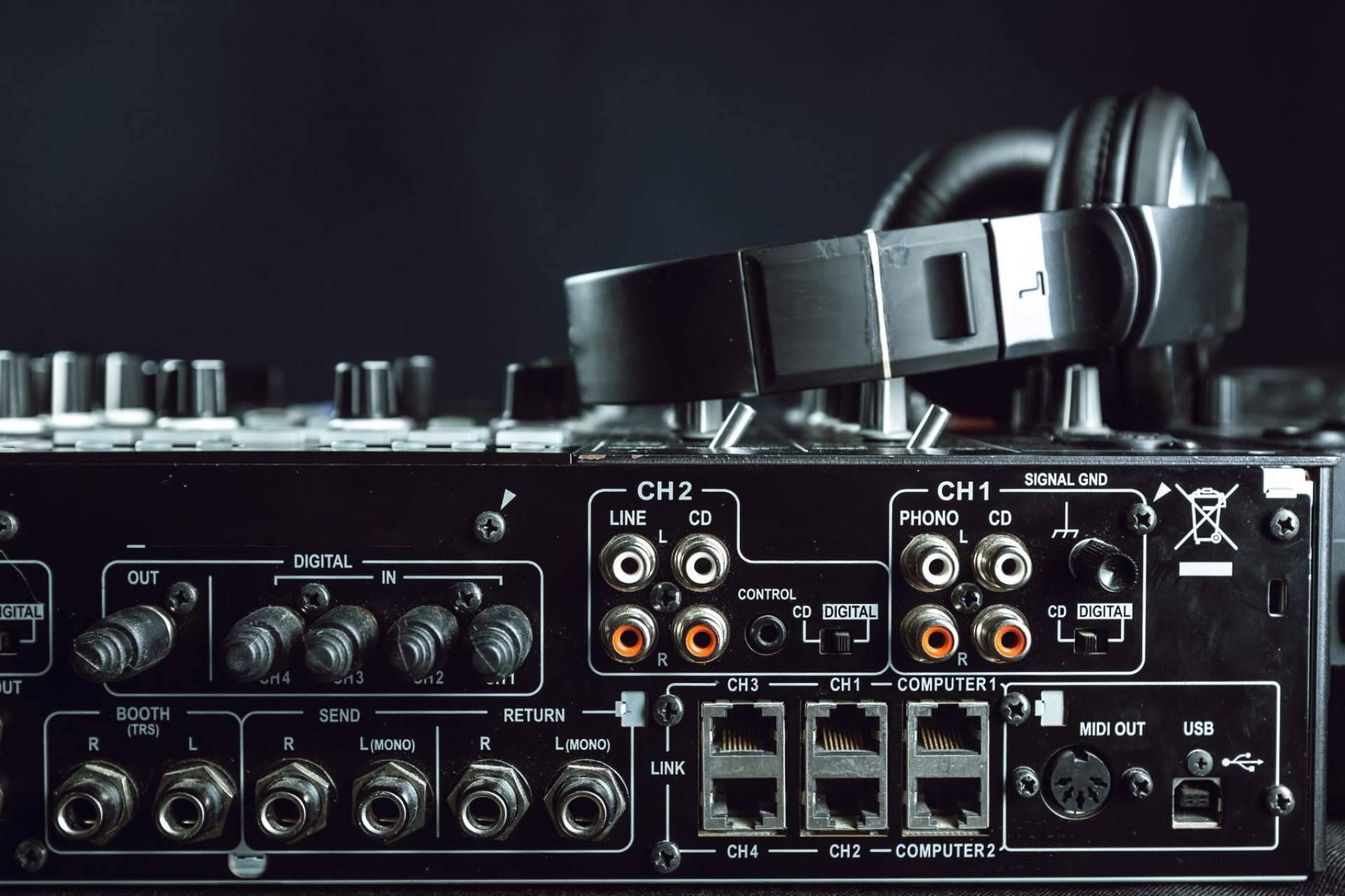 ¿Dónde encontrar especialistas en instalaciones de sonido? Taztú