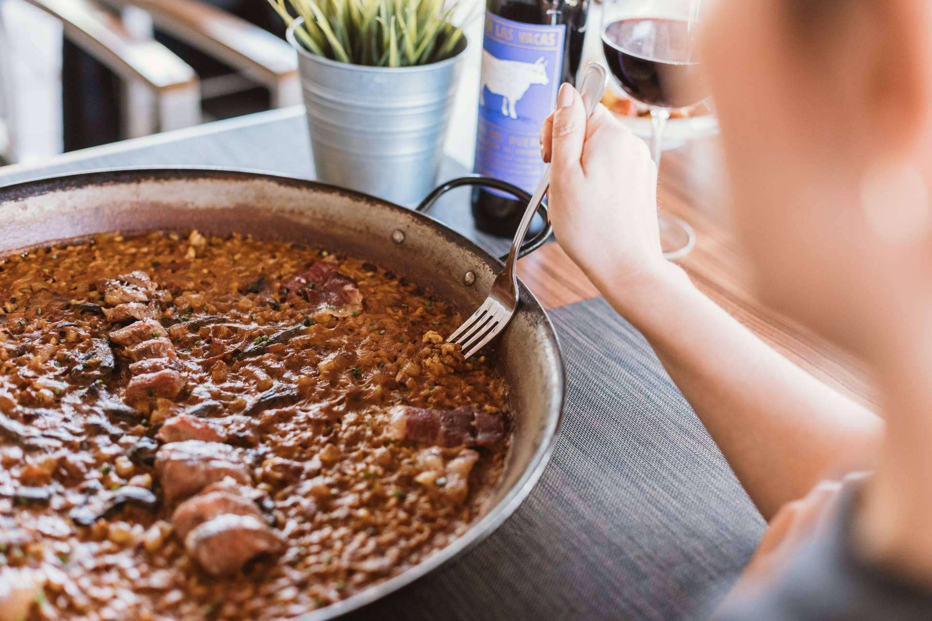 Masia Can Tomàs da la bienvenida a la temporada de calçots con menú renovado y equipo fortalecido