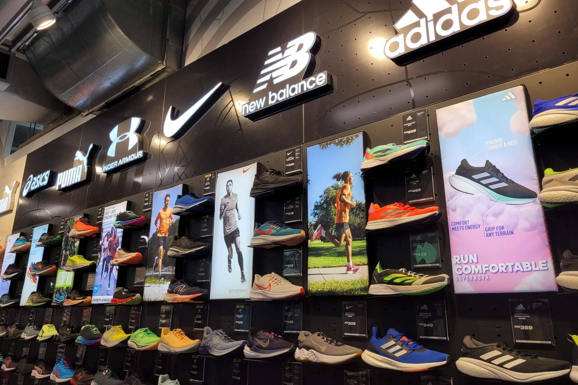 1Best Outlet se suma al deporte con el montaje de tiendas multimarca