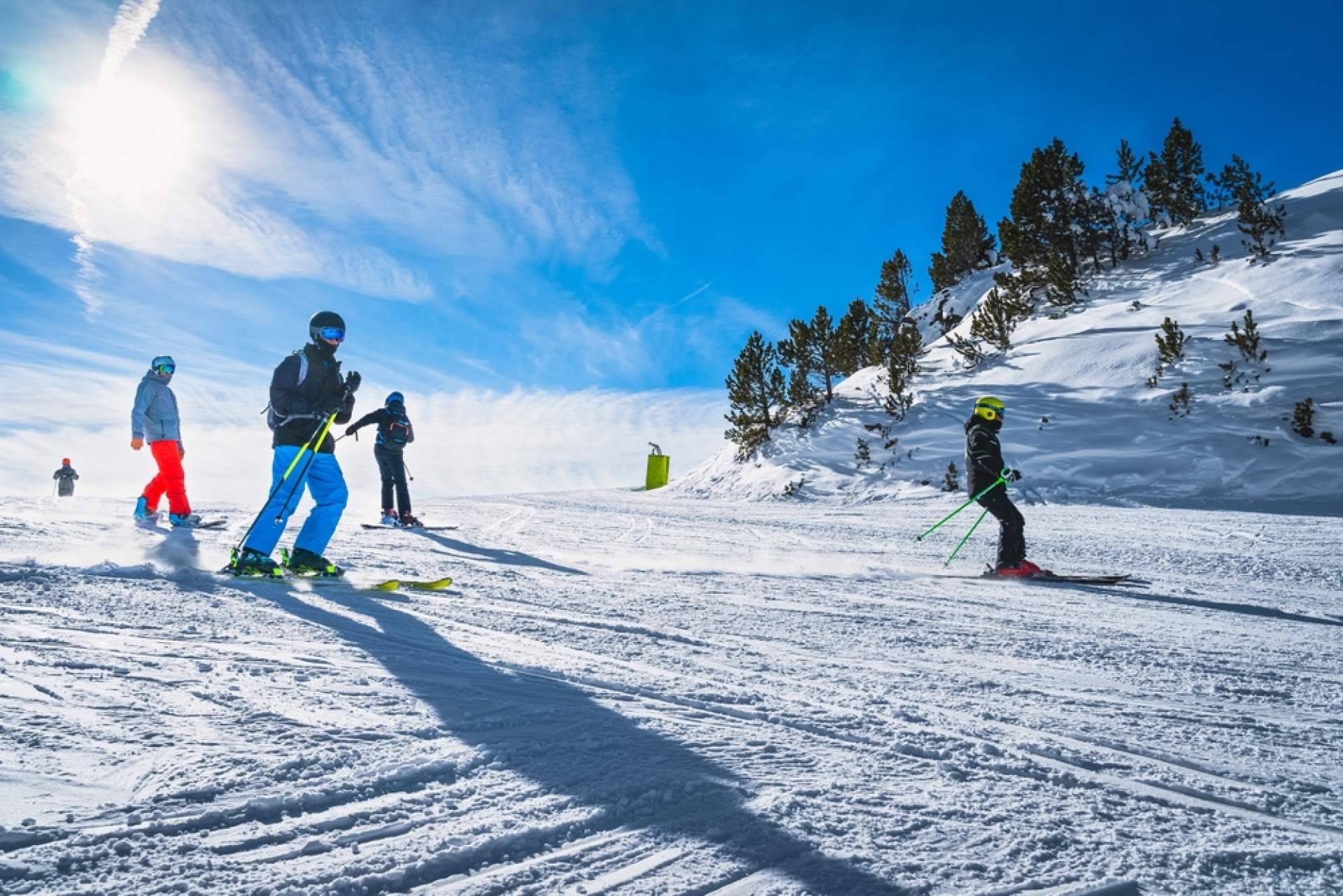 Clases de esquí para todos los niveles en Sierra Nevada con Sierra Nevada Adventure & Ski