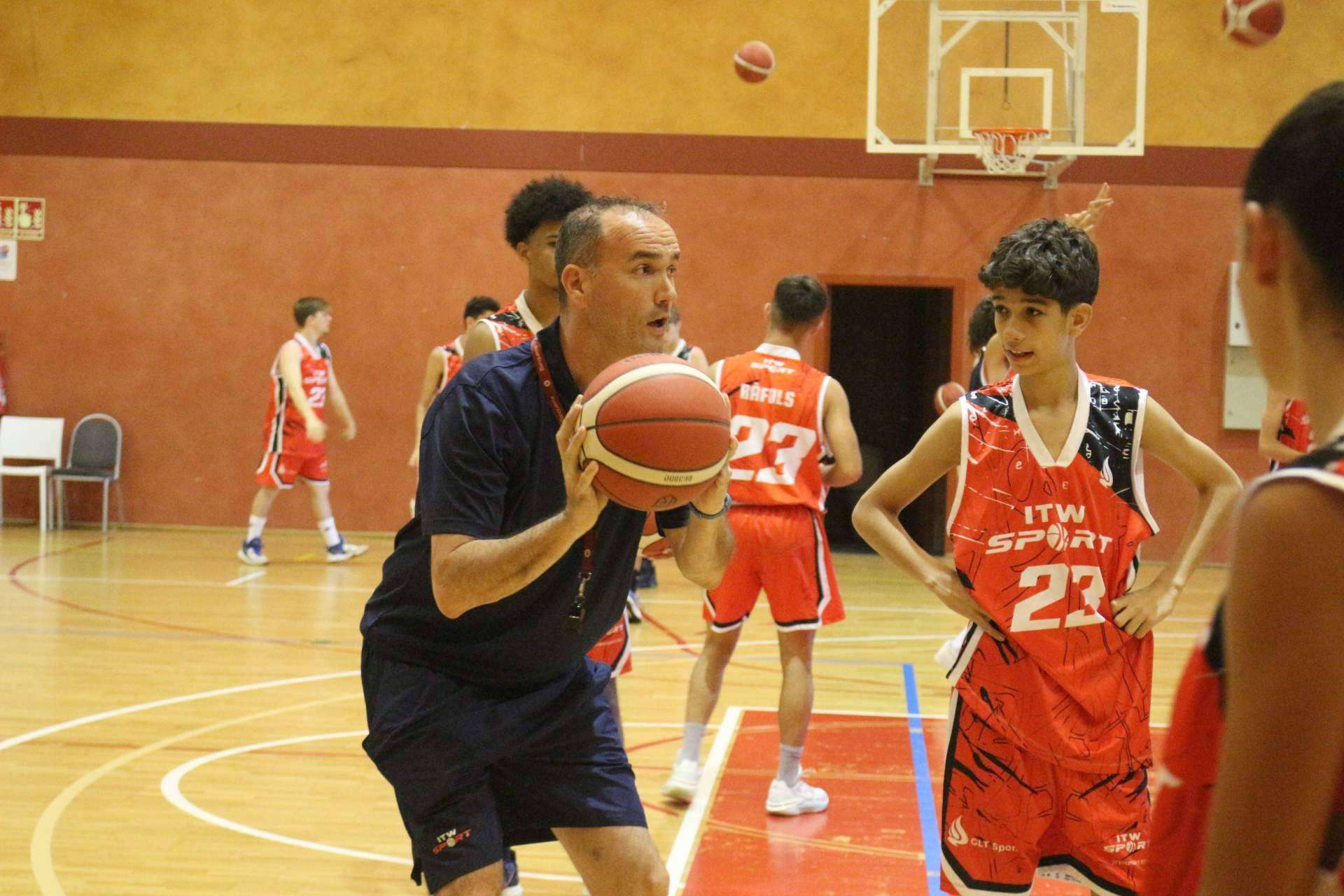 Nueva edición del campus de verano de baloncesto de ITW Sport