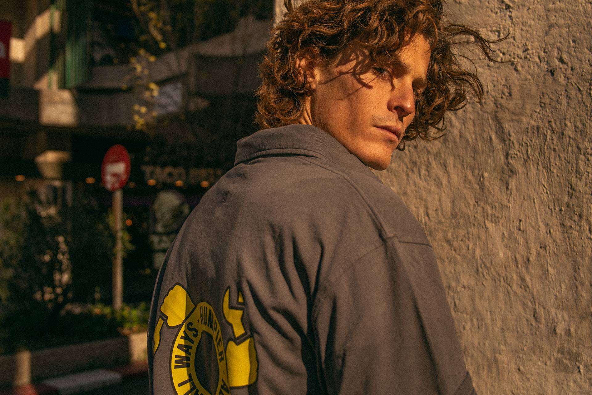 Una apuesta por la moda sostenible masculina con Hampier