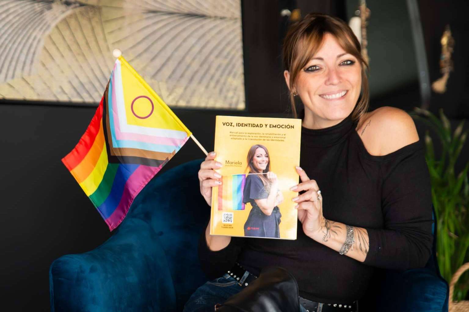 Mariela Astudillo publica 'Voz, identidad y emoción', un libro especializado en feminización de la voz y voz identitaria