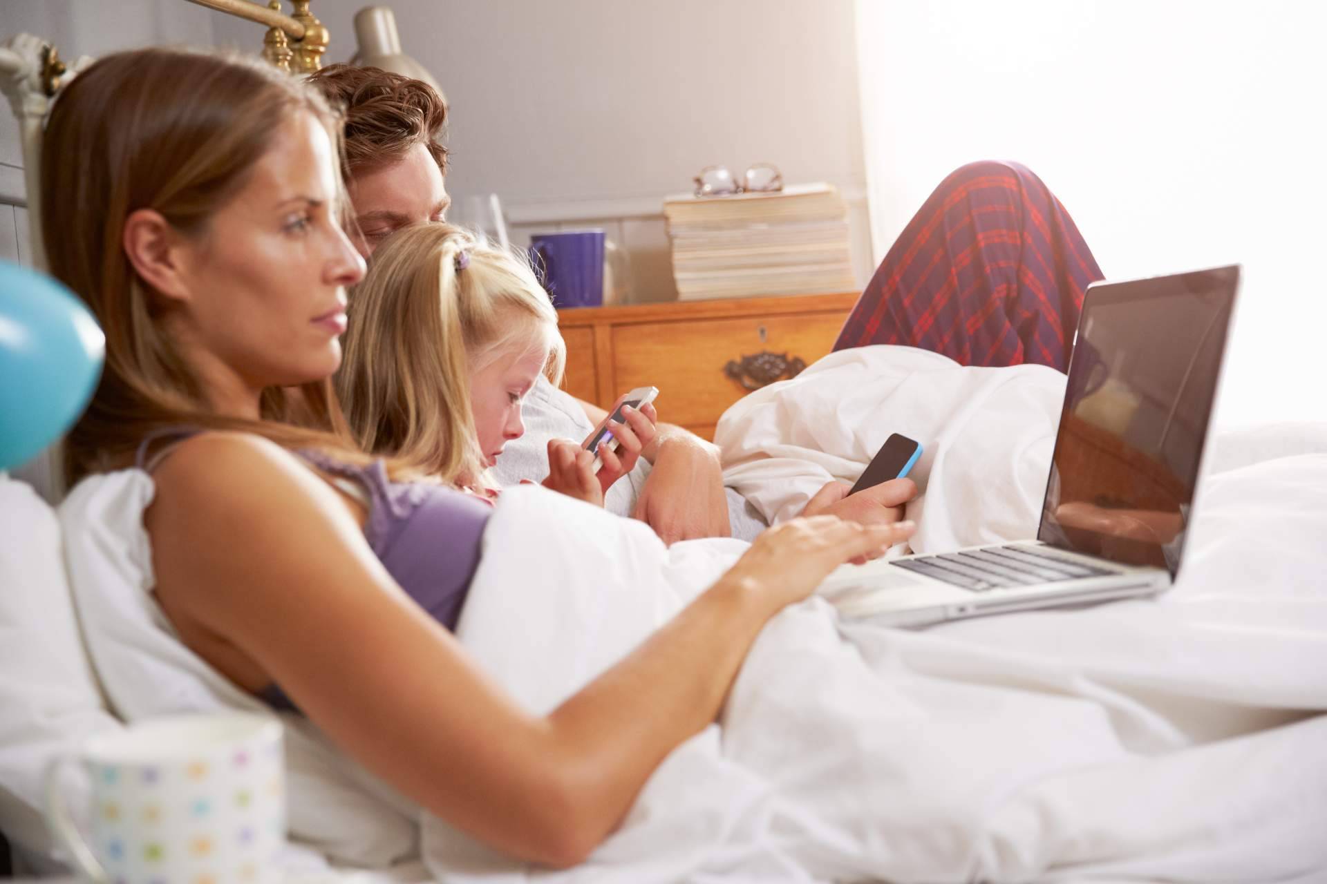 ¿Cómo disfrutar de fibra, tres líneas móviles y televisión por solo 40 euros al mes? OROC Comparte 50