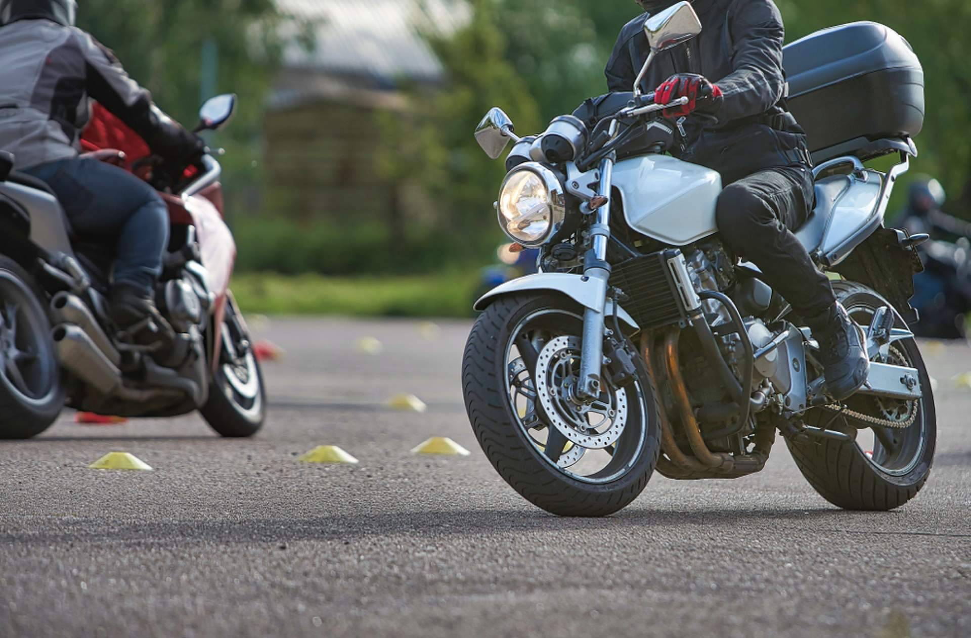 Eginer enumera las características de las diferentes motos con sus ventajas e inconvenientes