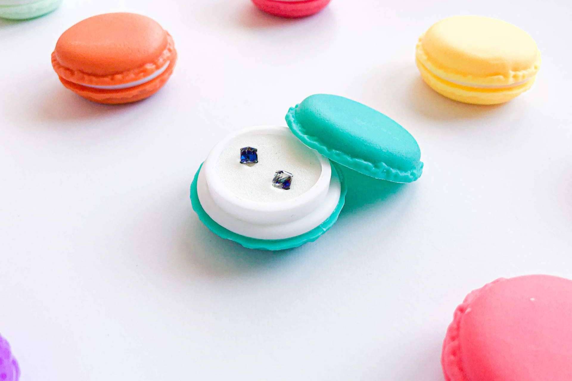 Piezas de joyería hipoalergénica en envases originales ideales para regalar, con BCLabs