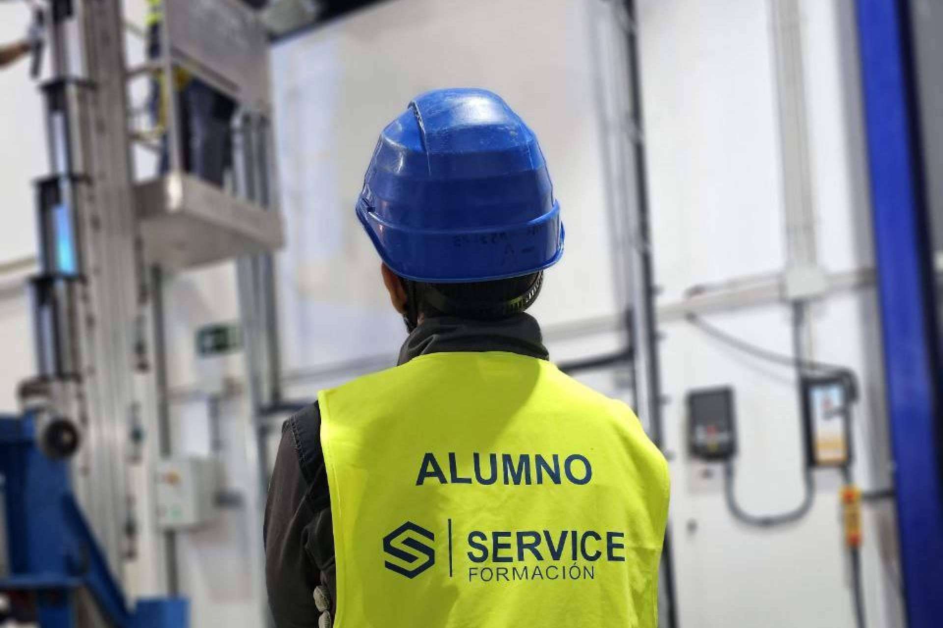 Instalación y mantenimiento de puertas automáticas con el curso IMAI07, de Servicedoor Formación