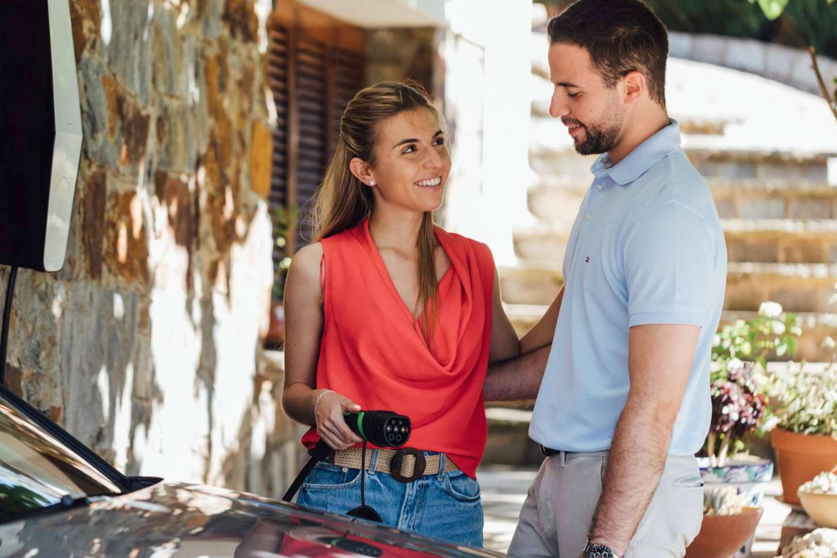 Ecotech ofrece ICON SOLO, un cargador para vehículo eléctrico diseñado y fabricado íntegramente en España