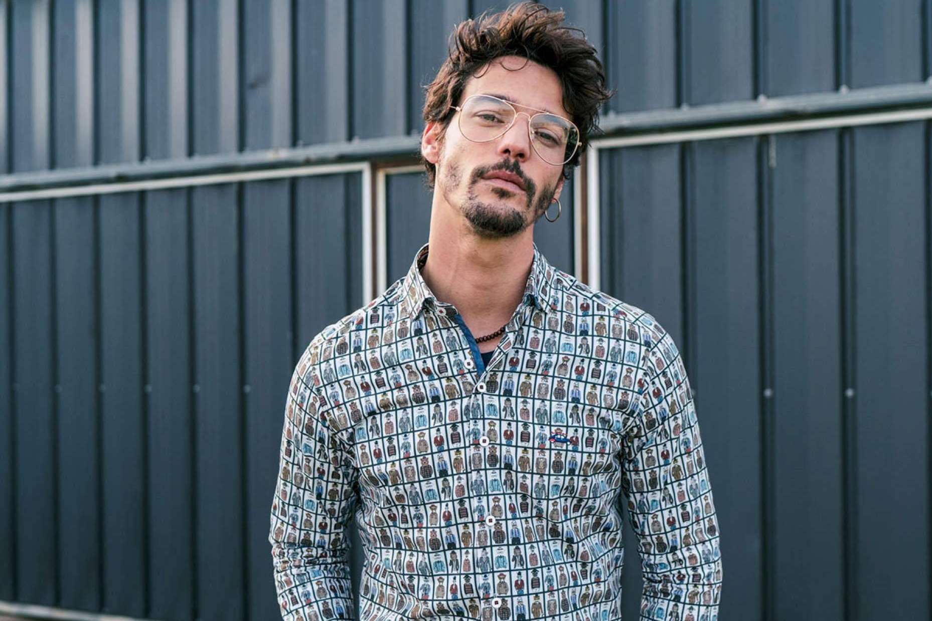 ¿Cómo combinar camisas estampadas hombre?, la versatilidad de los modelos The Surfcar