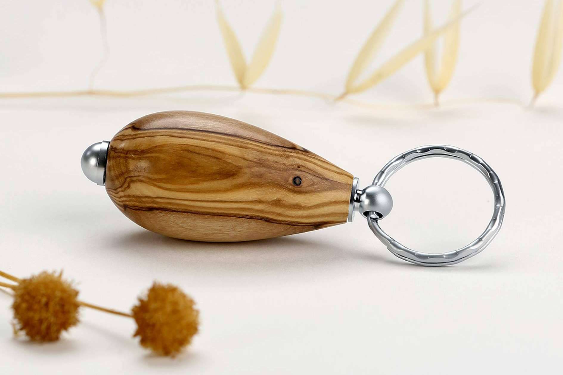 Accesorios de Madera Joyas ofrece llaveros de madera hechos a mano