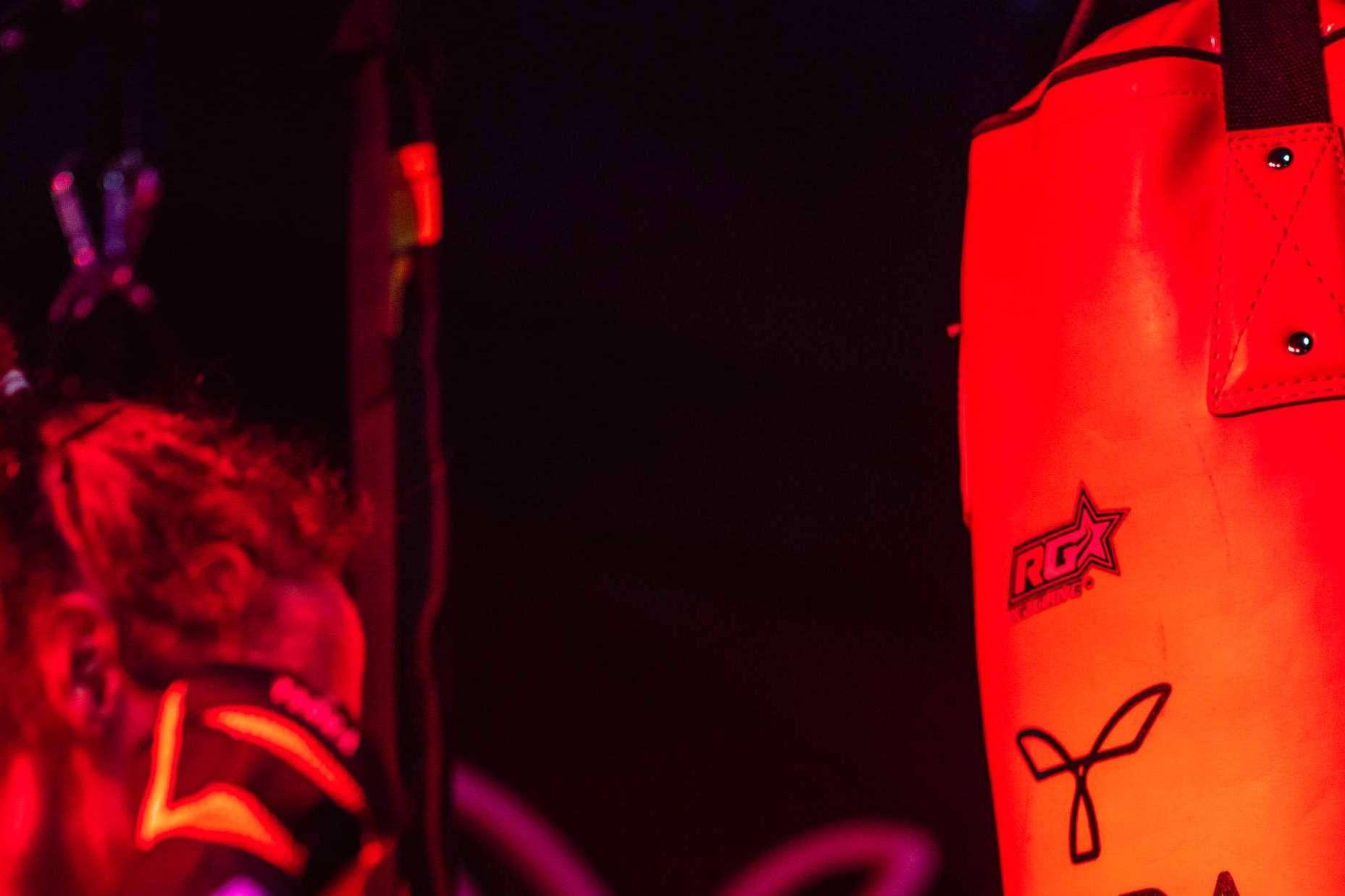 Redglove Boxing, una empresa joven que fabrica guantes de boxeo y material deportivo de calidad
