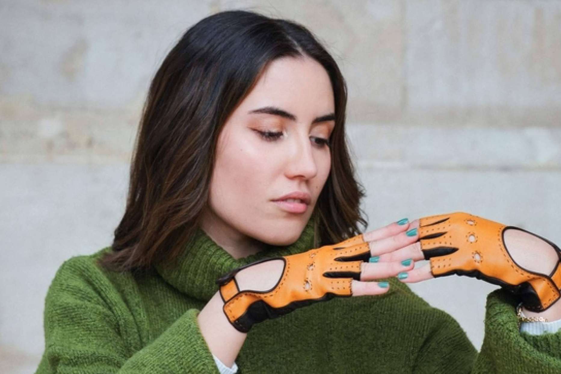 Las ventajas de usar los guantes de piel para conducir de Santacana