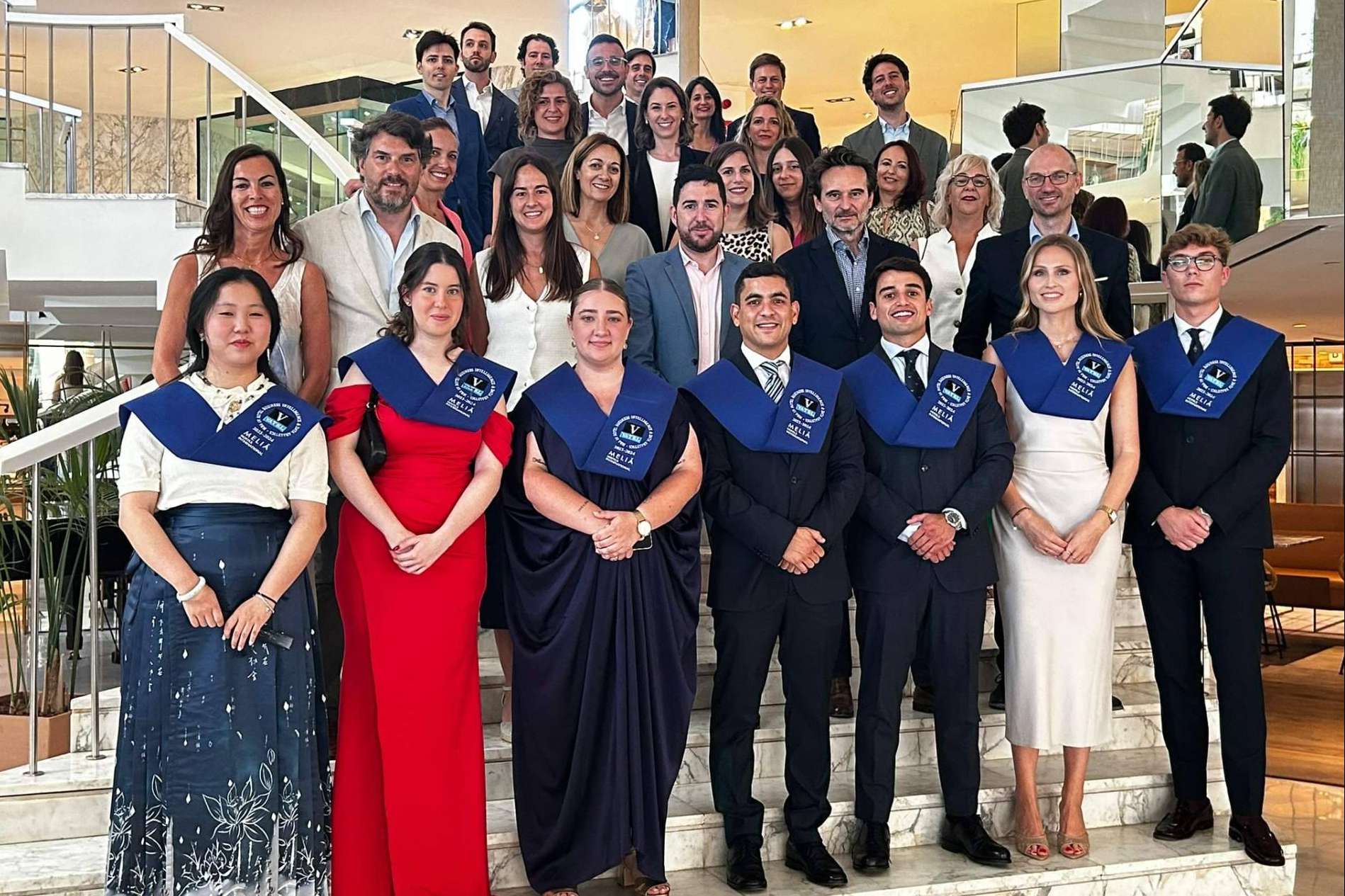 Graduación de futuros líderes hoteleros en el innovador MBA de Inteligencia de Negocios y Análisis de Datos