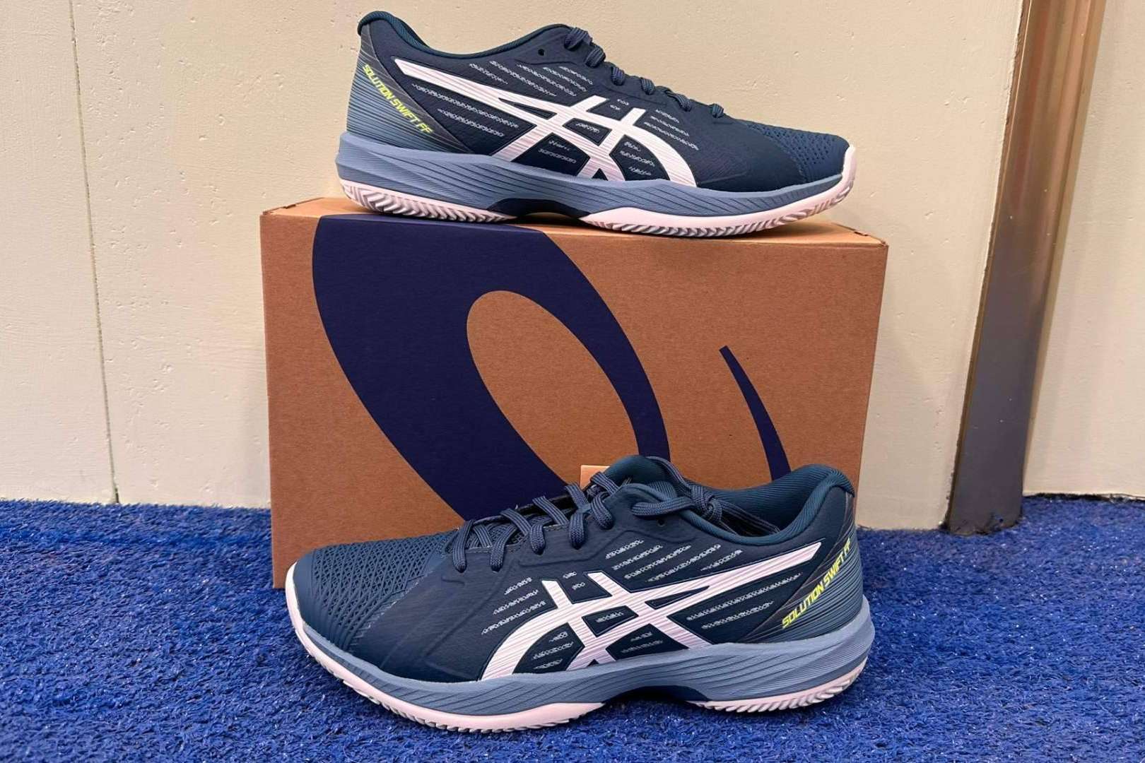 Ligereza y durabilidad con Asics Exclusive 6, las zapatillas recomendadas para jugar a pádel
