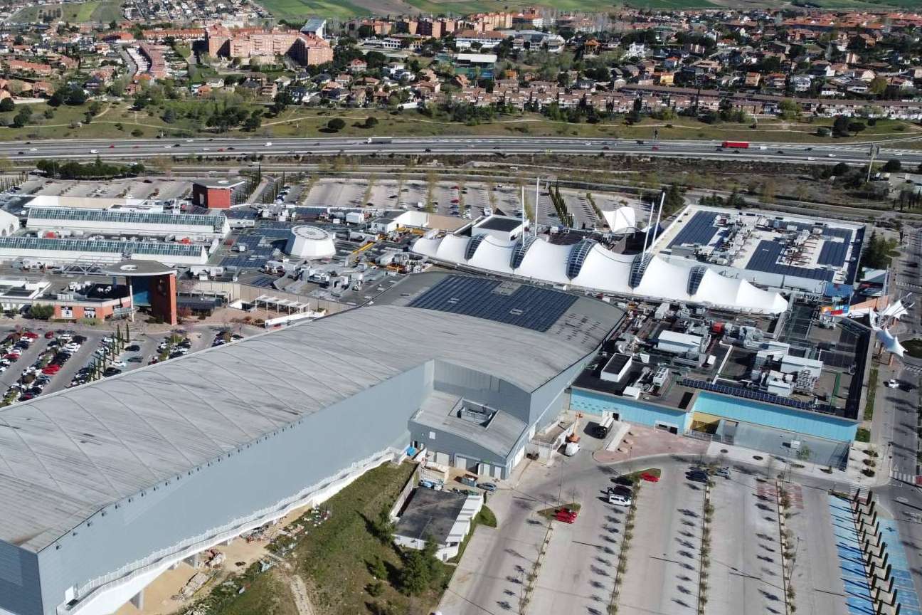 El parque de nieve de Madrid ha incorporado una estructura con módulos fotovoltaicos