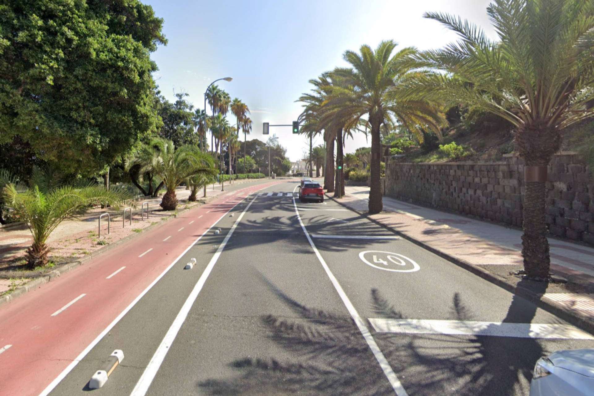 Canarias incorpora separadores de carril bici fotoluminiscentes de Abadecom para mayor seguridad vial