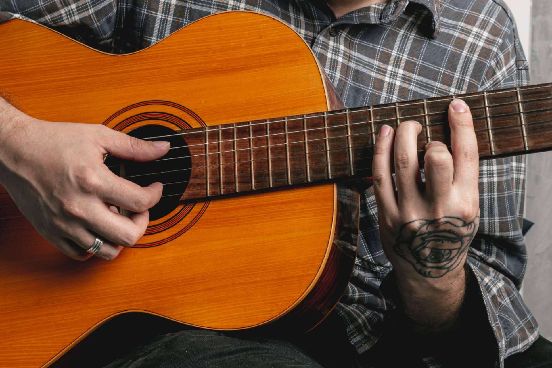 Flamencowa lleva la guitarra flamenca al móvil con lecciones accesibles para todos