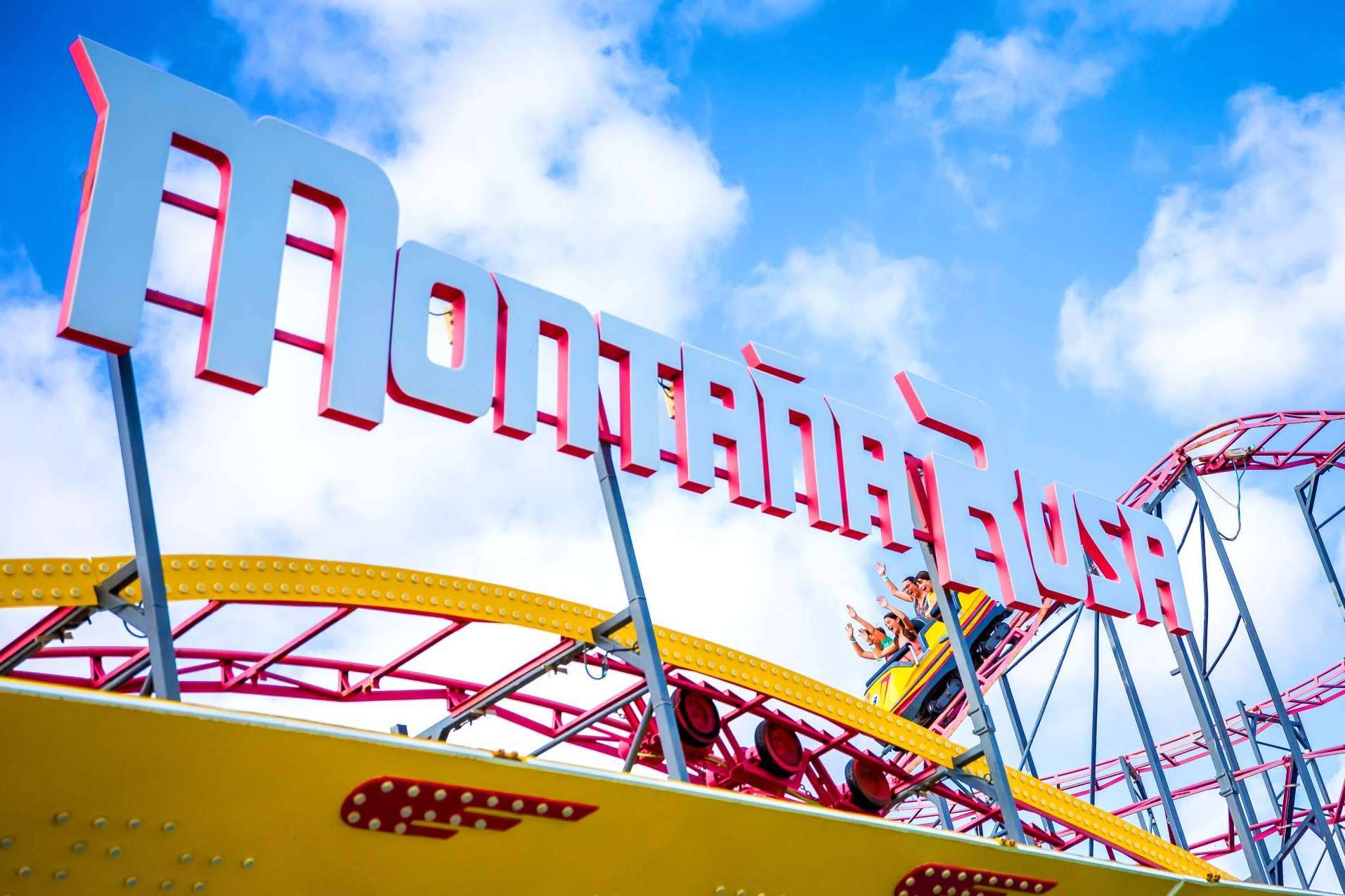 Pola Park celebra la temporada de Carnaval con experiencias únicas en su parque de atracciones