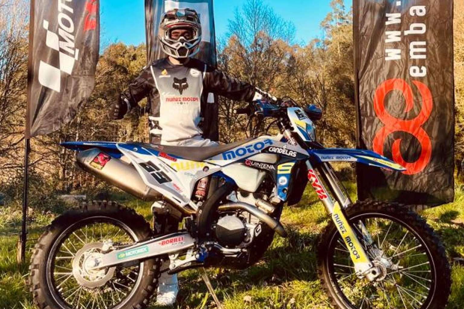 ADHESIVOSEMBARRADOS eleva el nivel del motocross con adhesivos personalizados de alta calidad