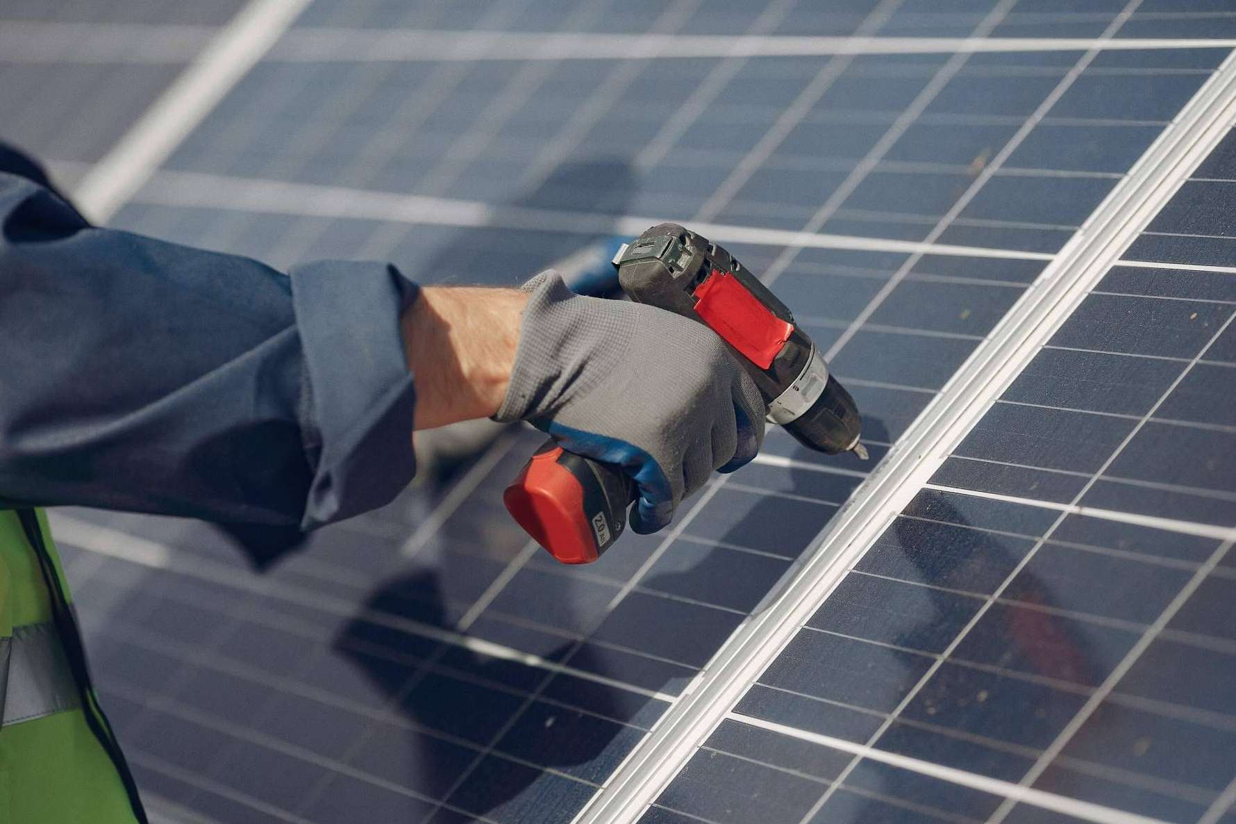 Paneles solares y baterías, la apuesta de Alromar para lograr la independencia energética
