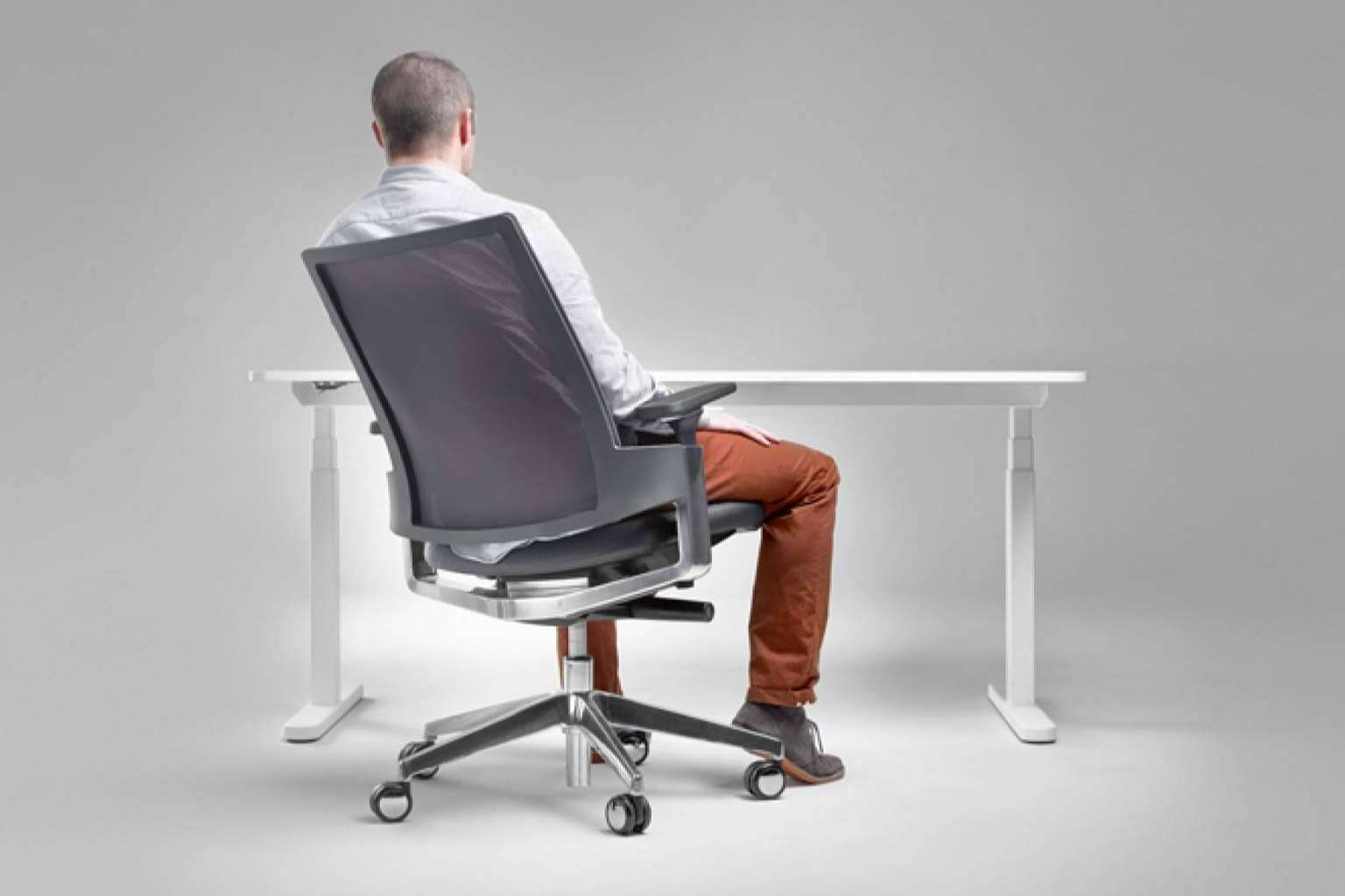 SYC Mobiliario potencia su plataforma digital con mobiliario de oficina disponible en stock y envío express