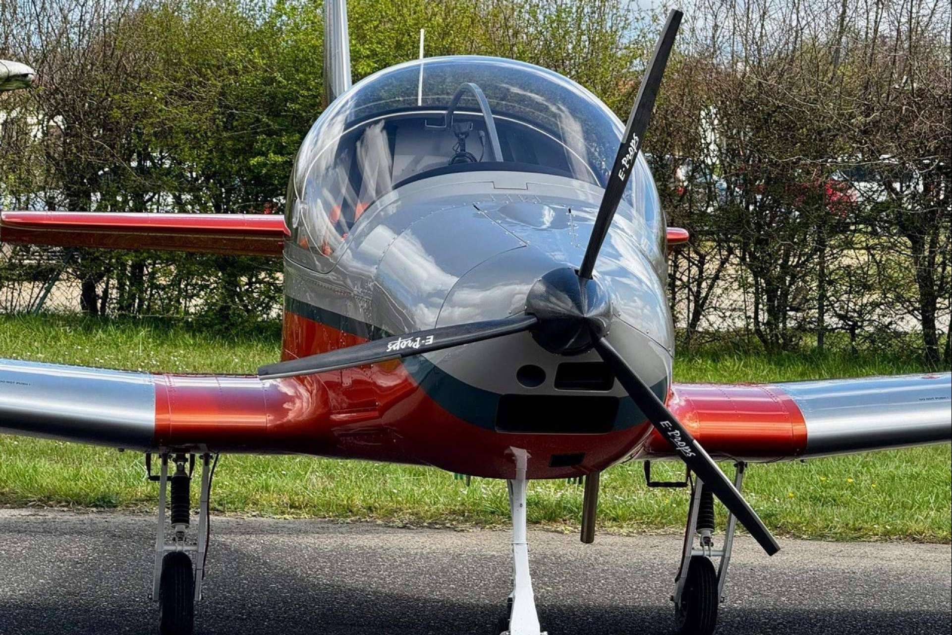 Asturfly impulsa el acceso a la aviación recreativa con la experiencia 'Piloto por un día'