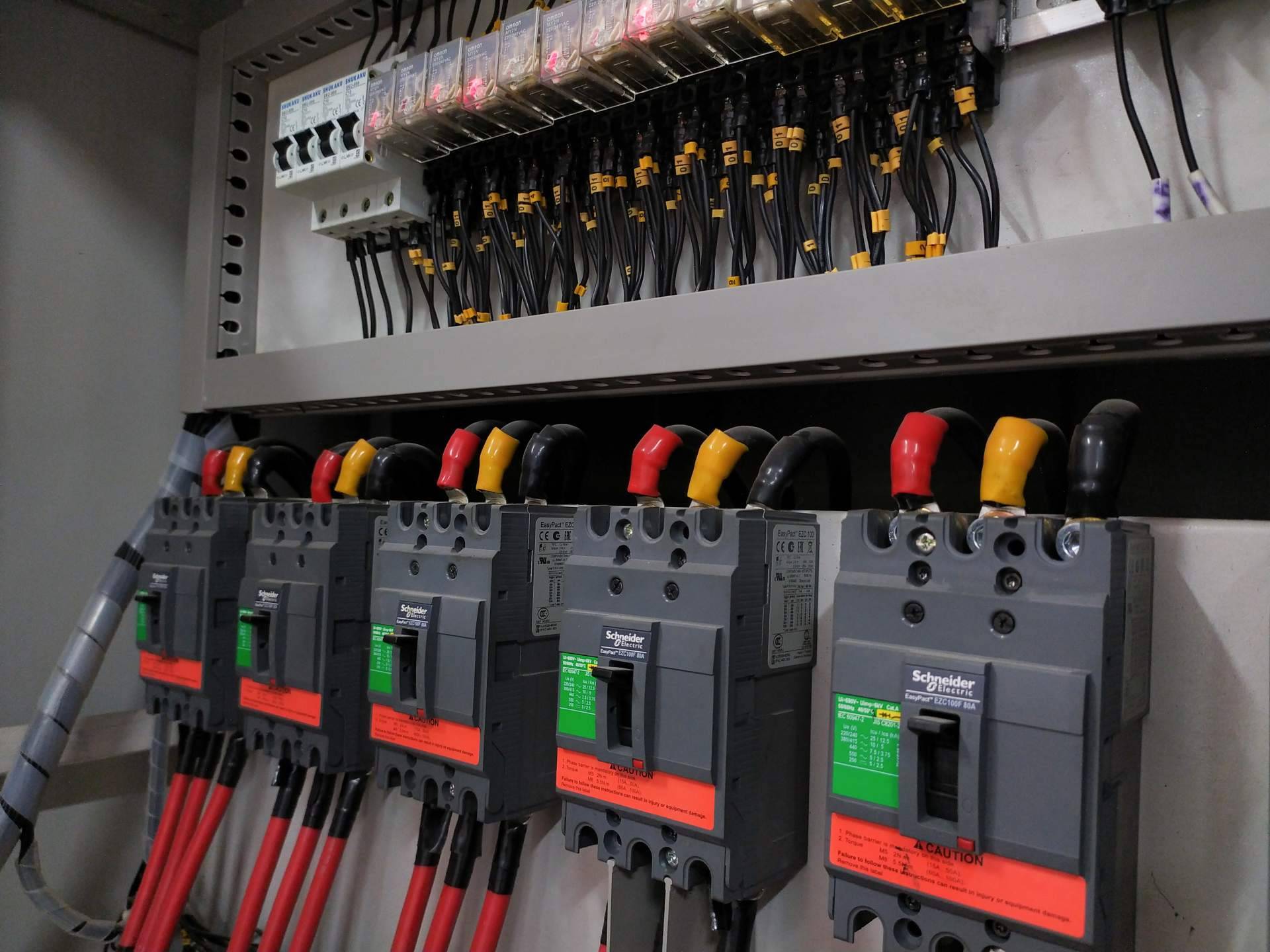 Stock permanente y precios competitivos, así mejora Cadenza Electric el acceso al material eléctrico Schneider