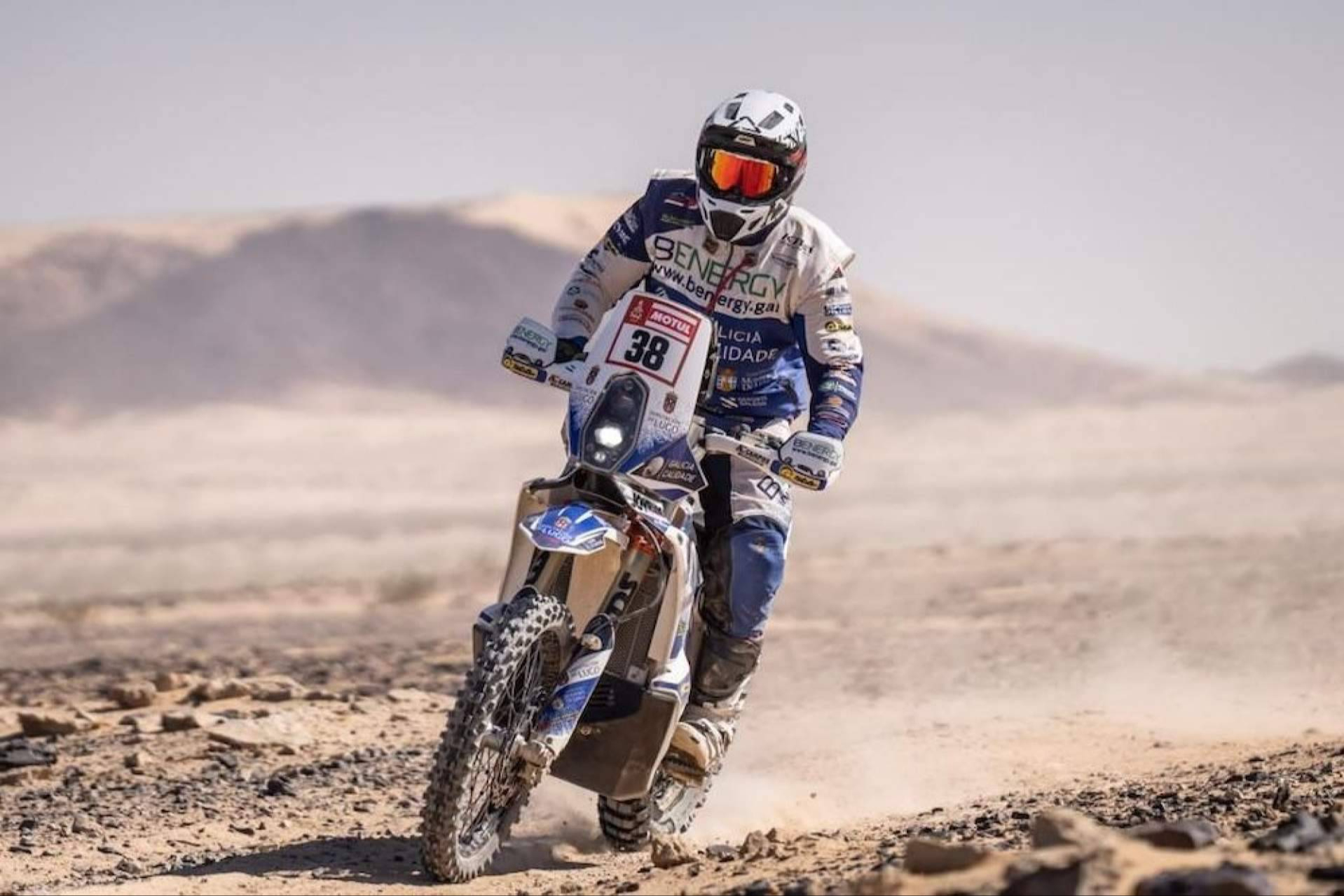 ADHESIVOSEMBARRADOS destaca por sus equipaciones personalizadas en el mundo del motor