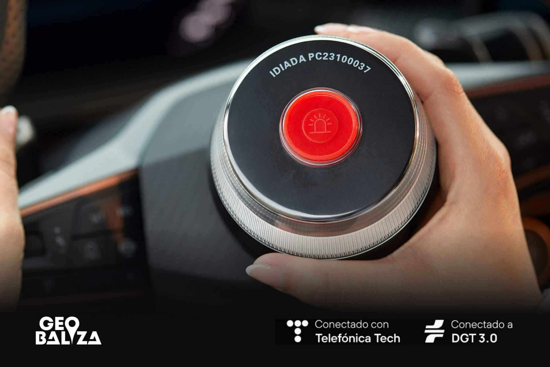 Modelo de baliza V16 con geolocalización, conectividad integrada y certificado DGT desde 29,90 euros