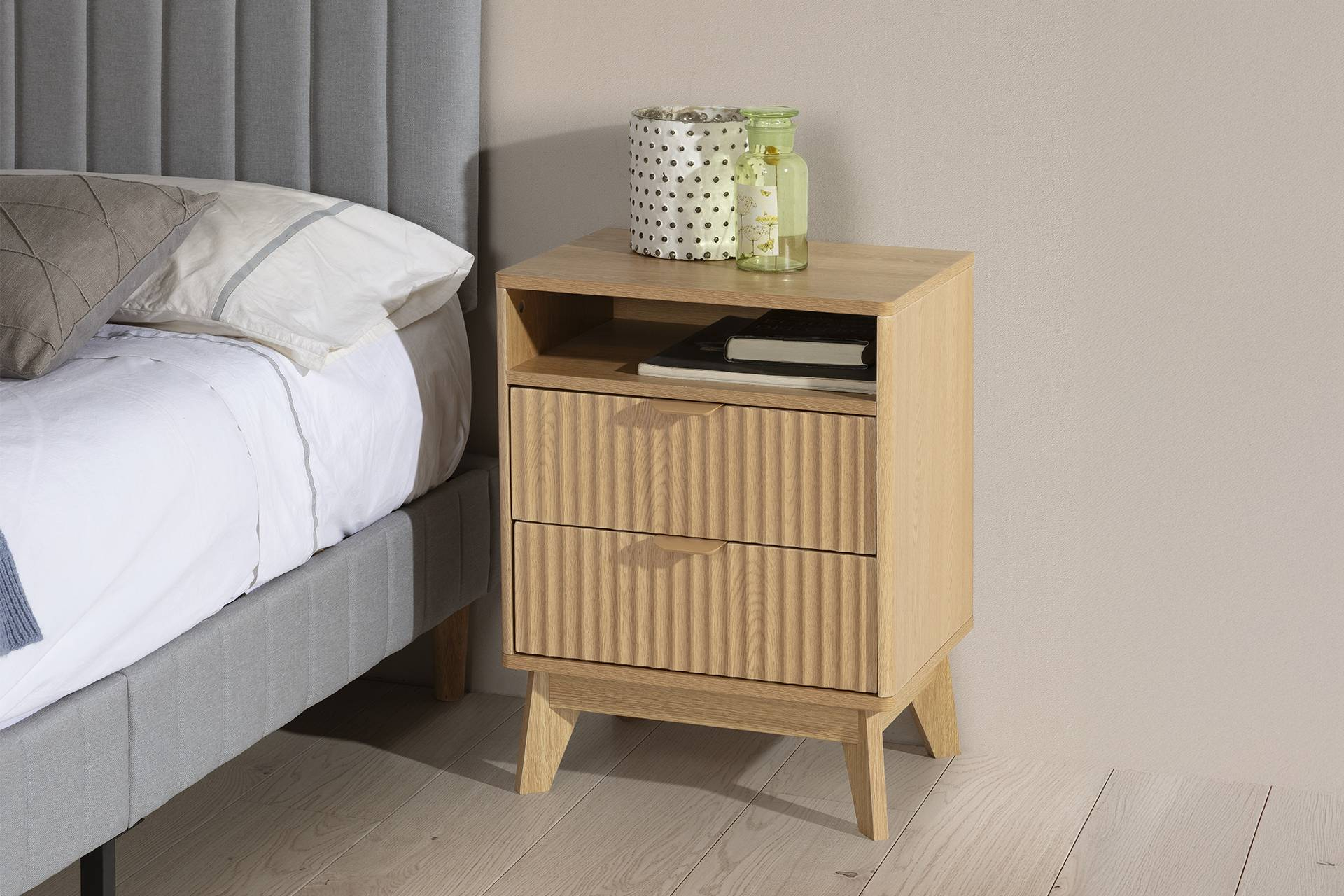 Las mesitas de noche ganan protagonismo en el catálogo renovado de Top Mueble