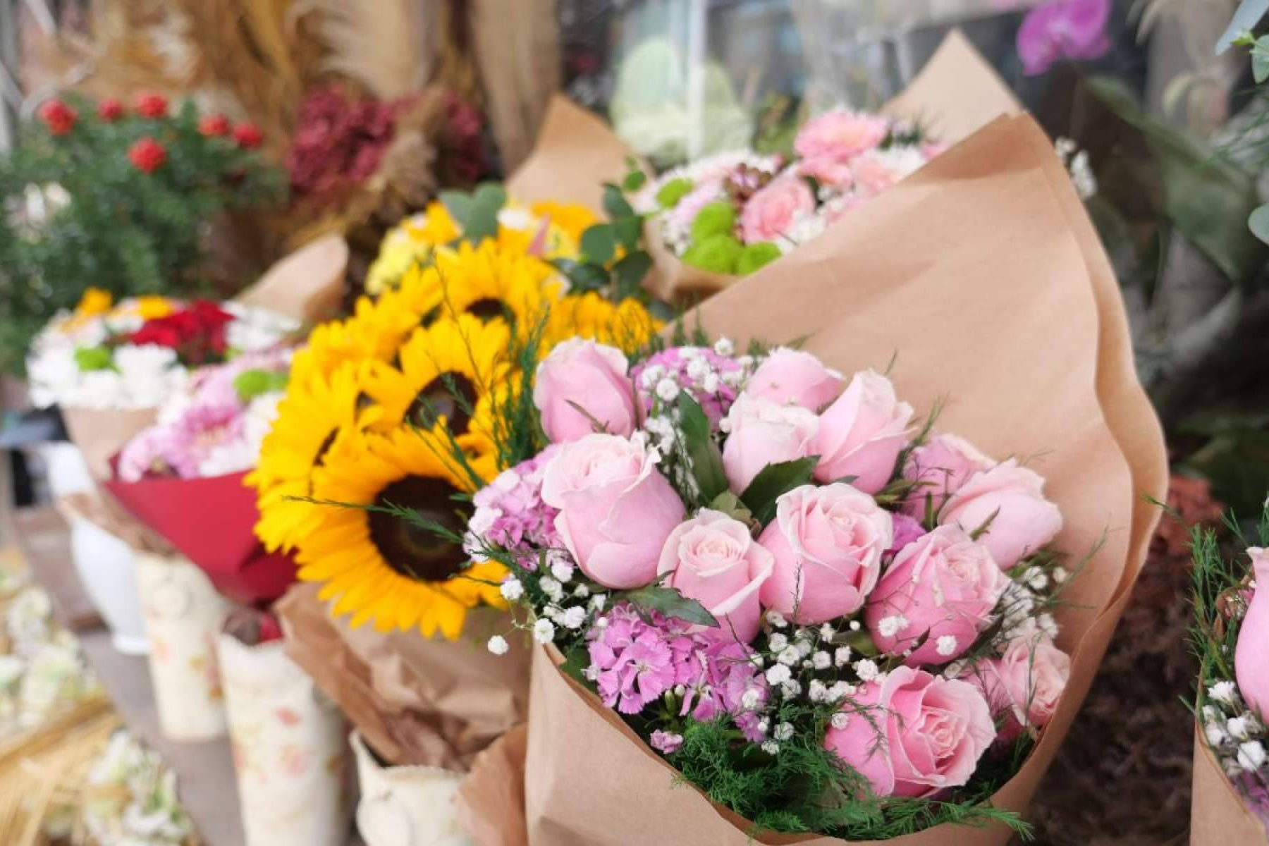 Arreglos florales con sello local, La Rosa de Oro, referencia como floristería en Sevilla
