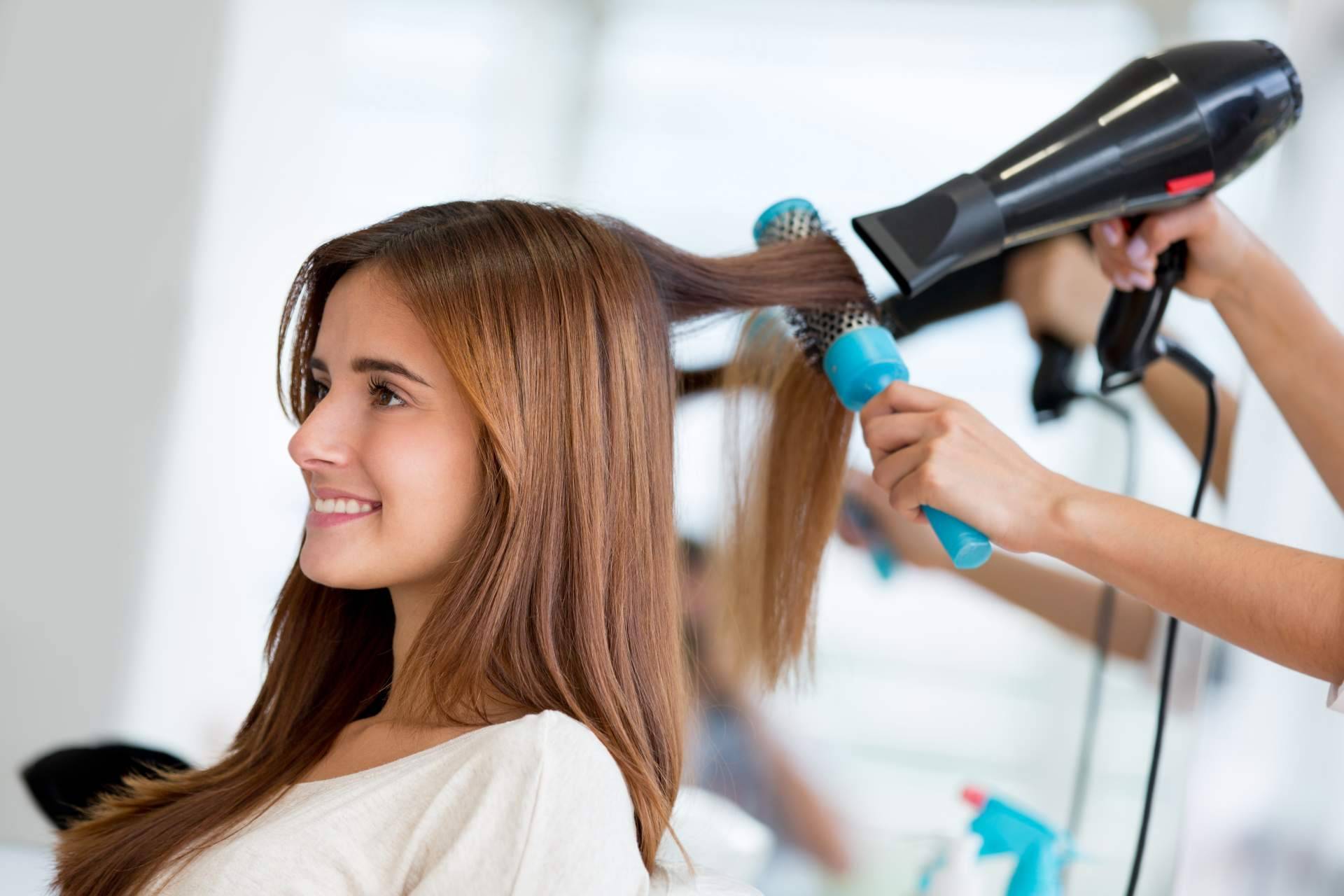 La decoración de peluquerías como herramienta estratégica para fidelizar clientes